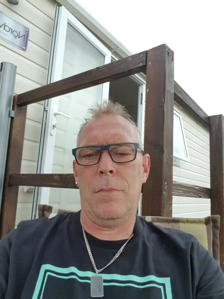 Dominanter Daddy sucht eine devote Sie für reale Treffen Dominanter Daddy sucht devote Sie