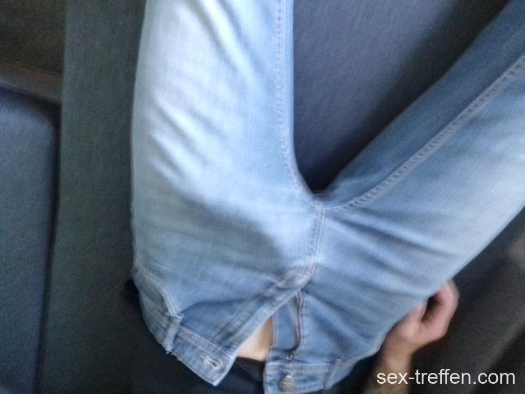 Suche kleine geile Schlampe, die meinen Schwanz lutscht Suche kleine geile Schlampe