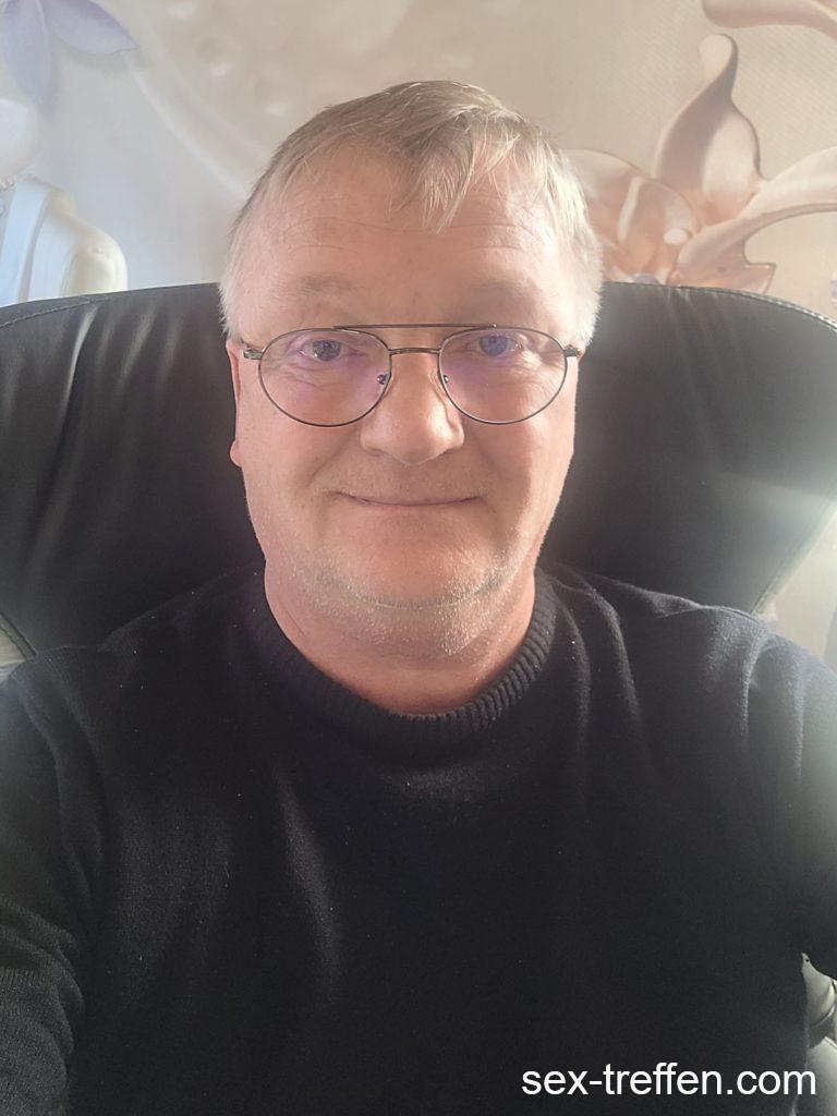 Suche private FKK Treffen mit einer Sie oder Oma Suche private FKK Treffen mit einer Sie