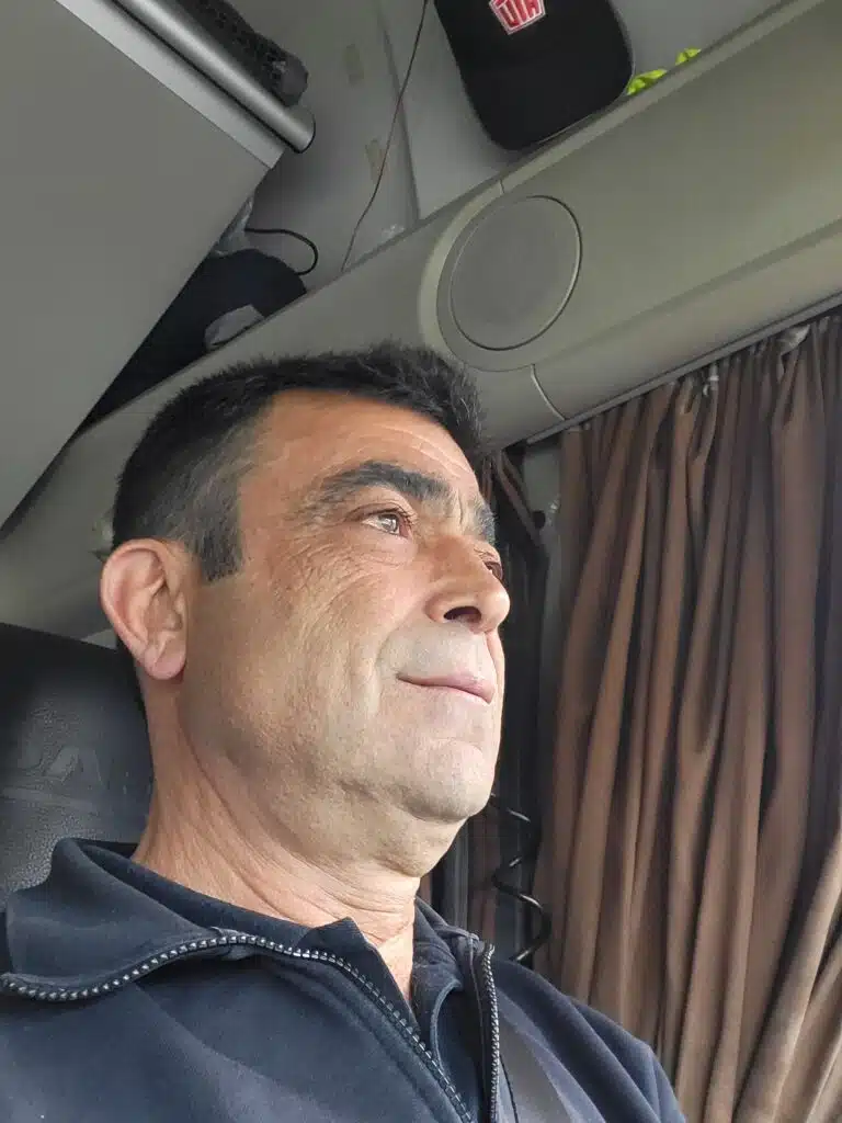 Er bietet Frauen einen Orgasmus im Luxus LKW Orgasmus im Luxus LKW