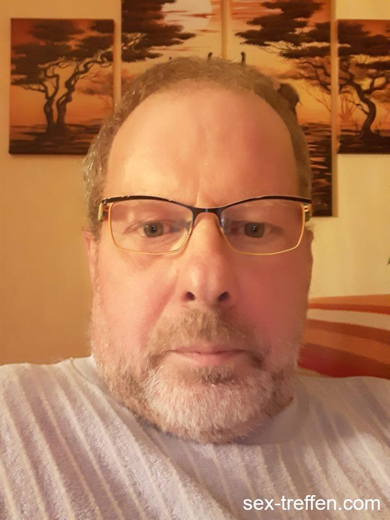 Er sucht Sie für regelmäßige Treffen im Raum Dersekow Er sucht Sie für regelmäßige Treffen