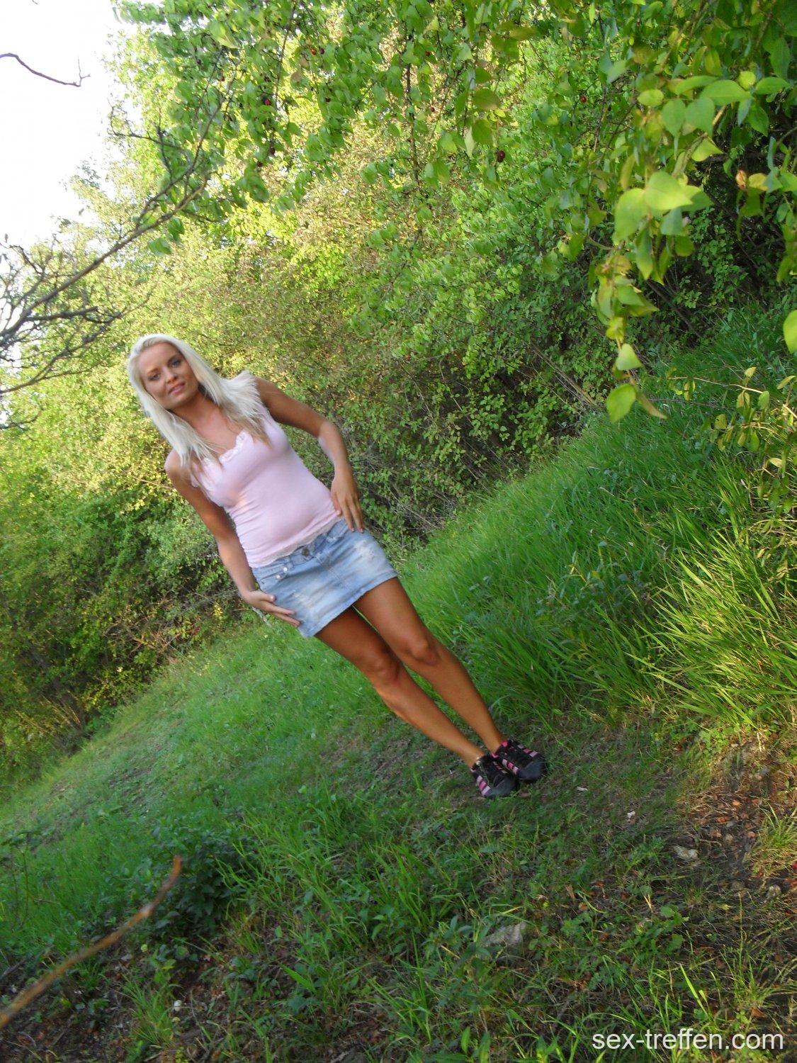 Outdoor-Liebhaberin möchte noch einmal im Freien poppen 28-Jährige will im Freien poppen