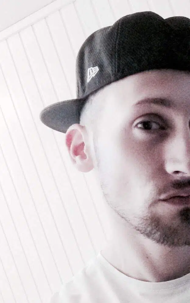 Suche hübsche Fußschlampe für regelmäßige Treffen Suche Fußschlampe für Treffen