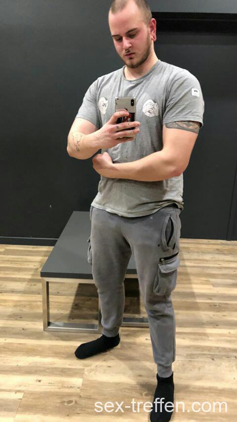 21 Jähriger sucht wilde Sex Abenteuer in Hamburg 21 Jähriger sucht wilde Sex Abenteuer