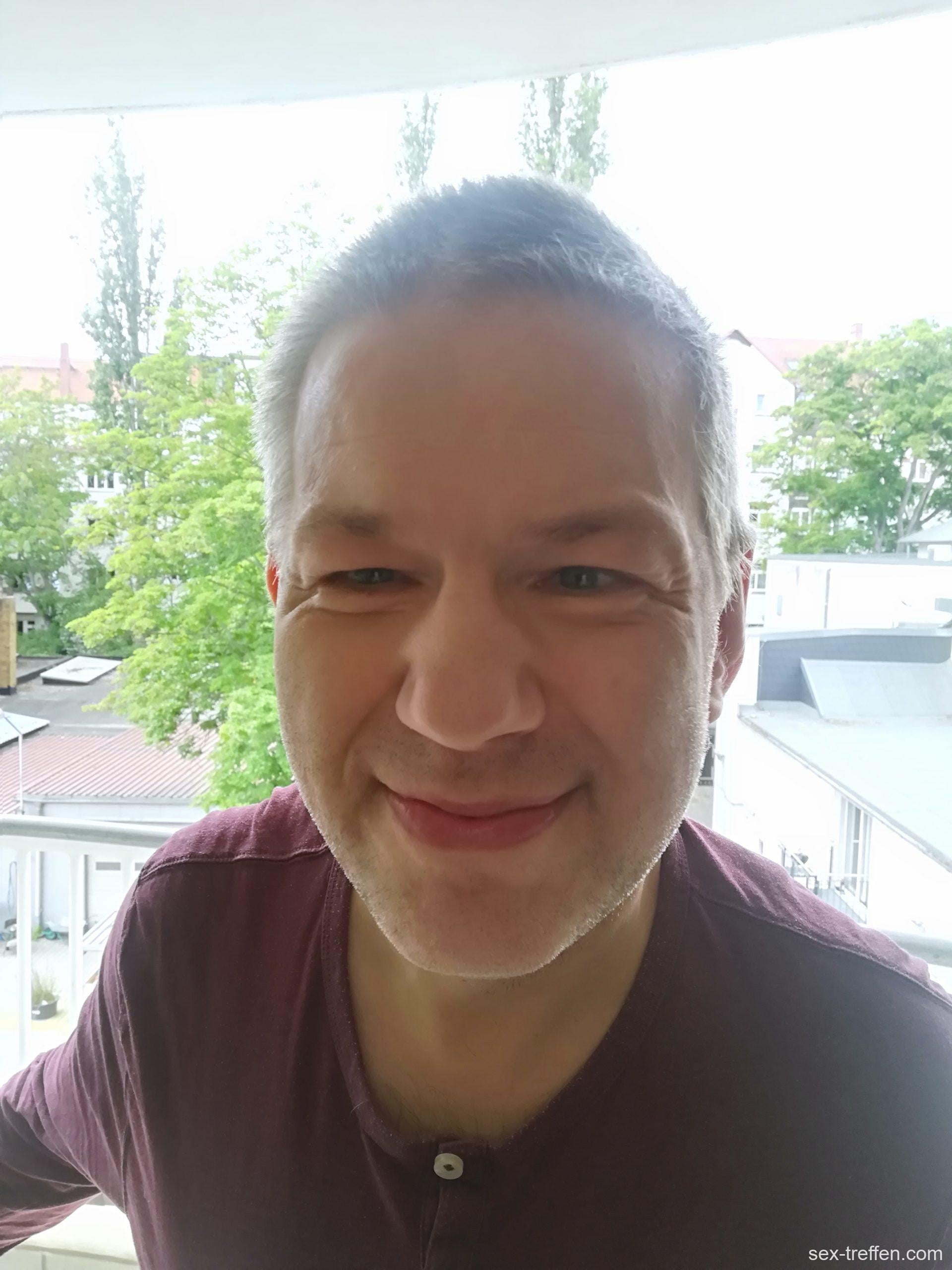 Geiler Typ sucht mobile Frau mit geilen Löchern in Leipzig Geiler Typ sucht Frau mit geilen Löchern