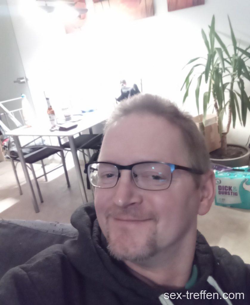 Verheirateter Er sucht unverbindlichen Sex im Raum Bielefeld Verheirateter Er sucht unverbindlichen Sex