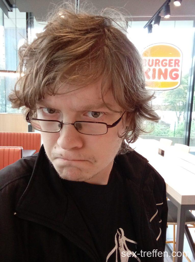 Date für normalen Sex oder Fotzelecken von ihm gesucht Date für Sex oder Fotzelecken gesucht