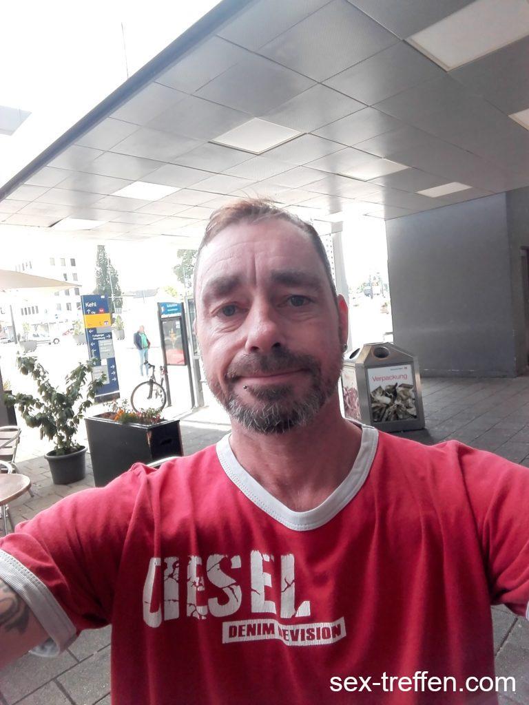 Er sucht Girlfriendsex und Dreier mit zwei heißen Ladies Er sucht Girlfriendsex mit zwei Ladies