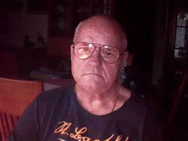 Suchst du eine Affäre mit einem diskreten Herren? Suchst du eine Affäre?