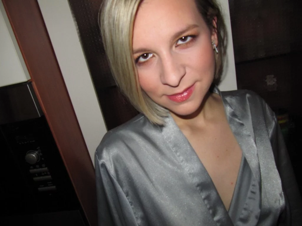 Suche Erotik Dates für die Morgenstunden im Raum Aachen Aufgeweckte Frau 28 Jahre sucht Dates am Morgen