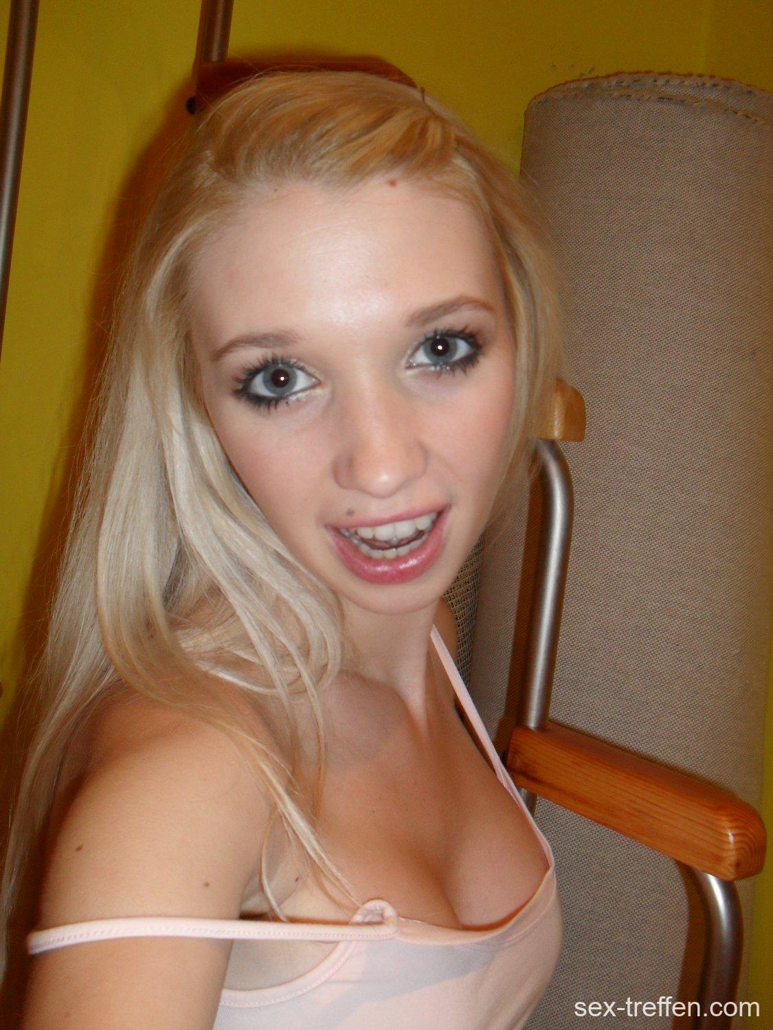 Möchte mich gerne vögeln lassen und suche Sexpartner Blondine 25 Jahre lässt sich vögeln