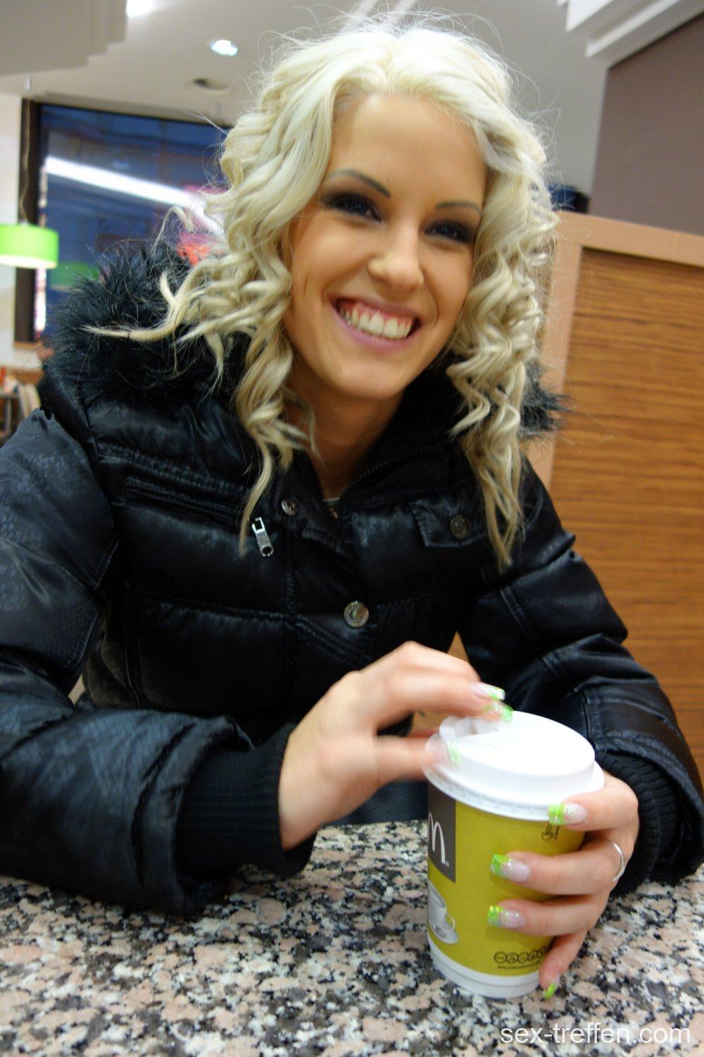 Blondine aus Jena möchte einen erotischen Abend erleben erotische Blondine 24 Jahre möchte sich verabreden