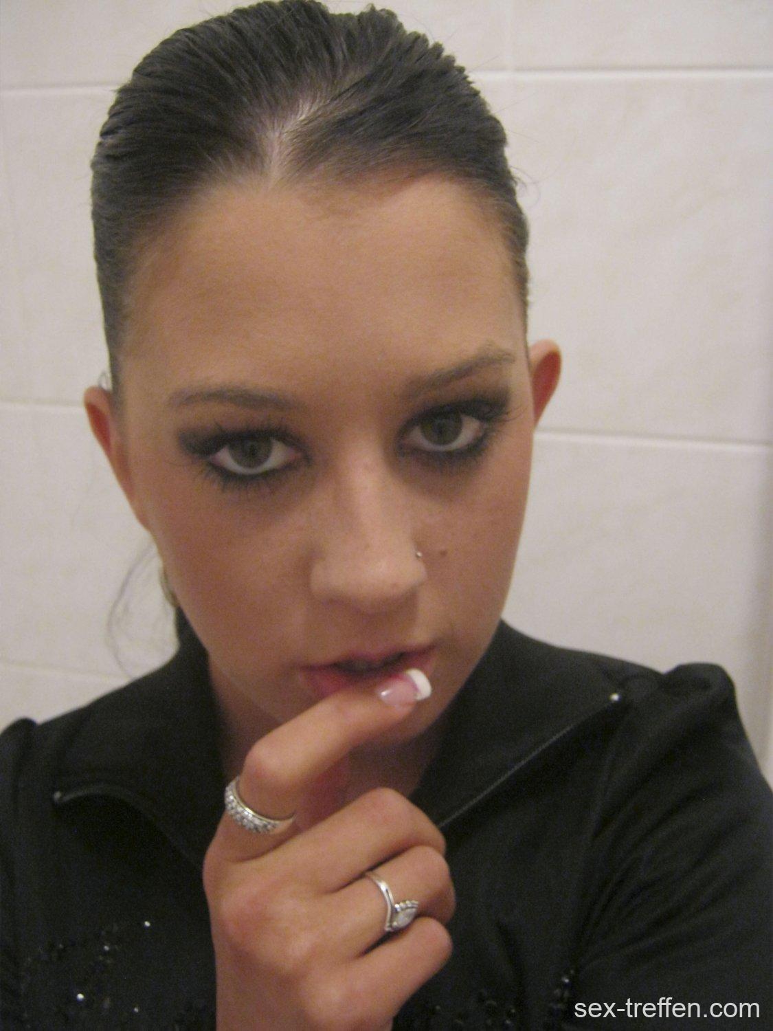 Privat zum Sex treffen mit 18-jährigem Girl aus Leipzig privat zum Sex treffen geiles Girl