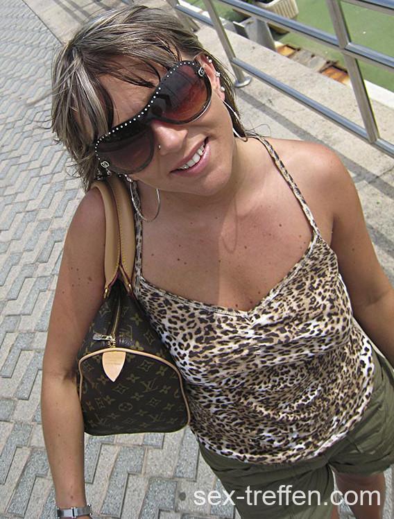 Scharfe Mutti wünscht sich was bei einem lockeren Sexdate Scharfe Mutti 33 Jahre wünscht sich Dates