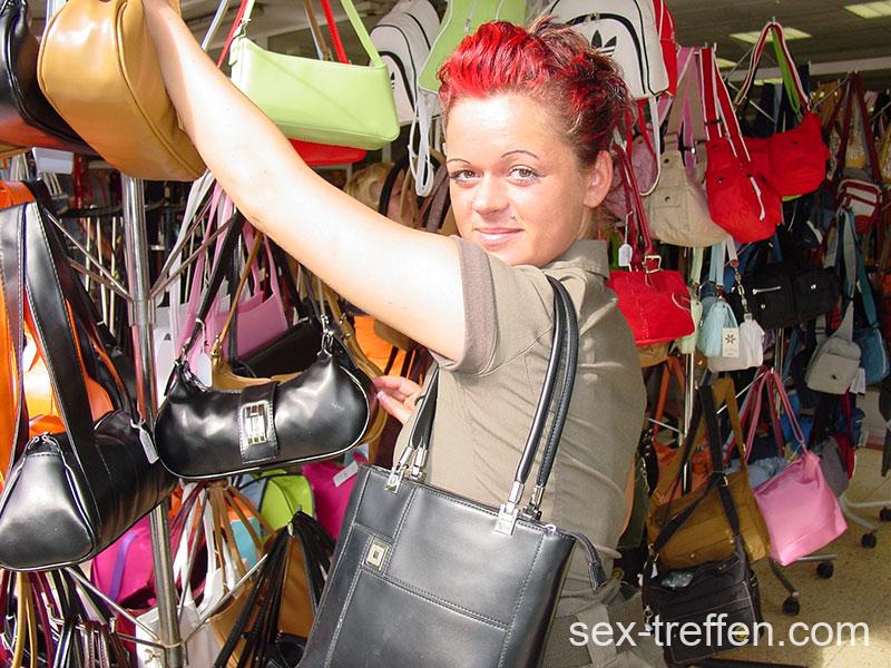 Untervögelte Berliner Tussi will geil poppen und blasen Geile Tussi will poppen