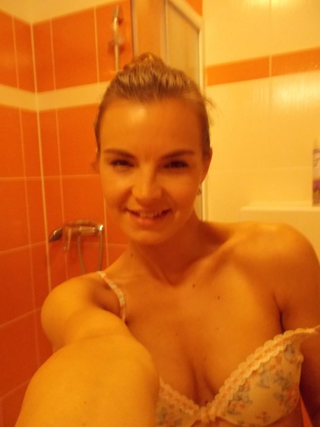 Einsame Mutter möchte es erotisch und sucht solche Treffen mit Herren erotische Treffen mit einsamer Mutter