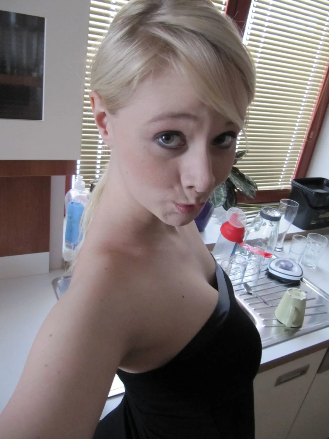 Junge Hausfrau sucht Sexdates in Hamburg und Umgebung Junge Hausfrau 21 Jahre für geile Sexdates