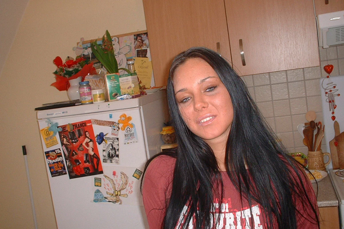 Mehr als nur eine Herdmanagerin und langweilige Hausfrau Junge Hausfrau 27 Jahre spontan treffen