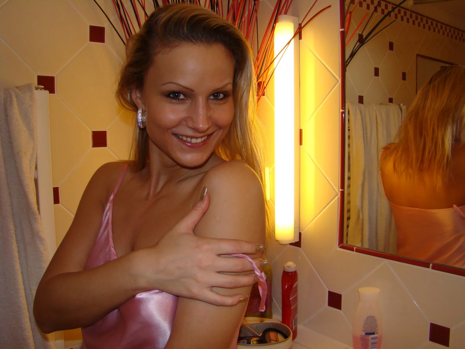 Kleines Luder mit Tagesfreizeit will versaute Abwechslung Kleines Luder 28 Jahre braucht es versaut