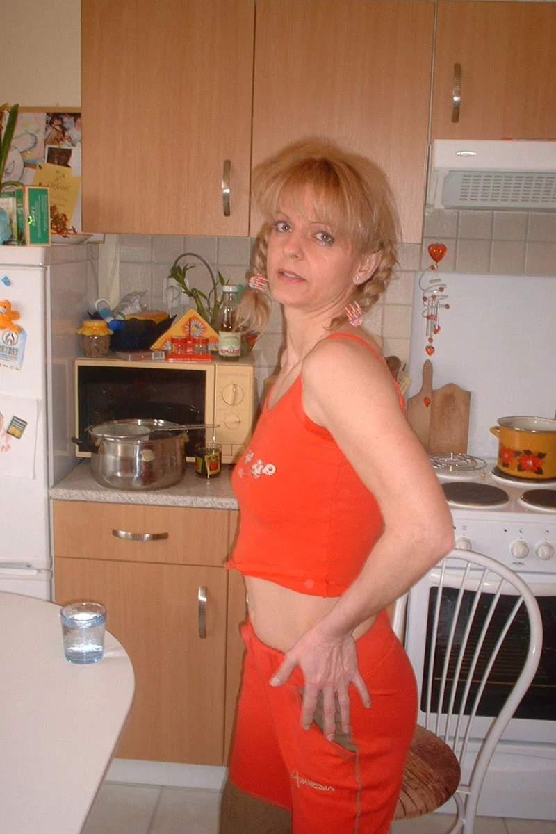 Romantische Hausfrau sucht dich für Erotikabenteuer Romantische Hausfrau 36 Jahre wünscht sich Zweisamkeit